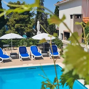 Natali - Heating Pool Apartament Trogir